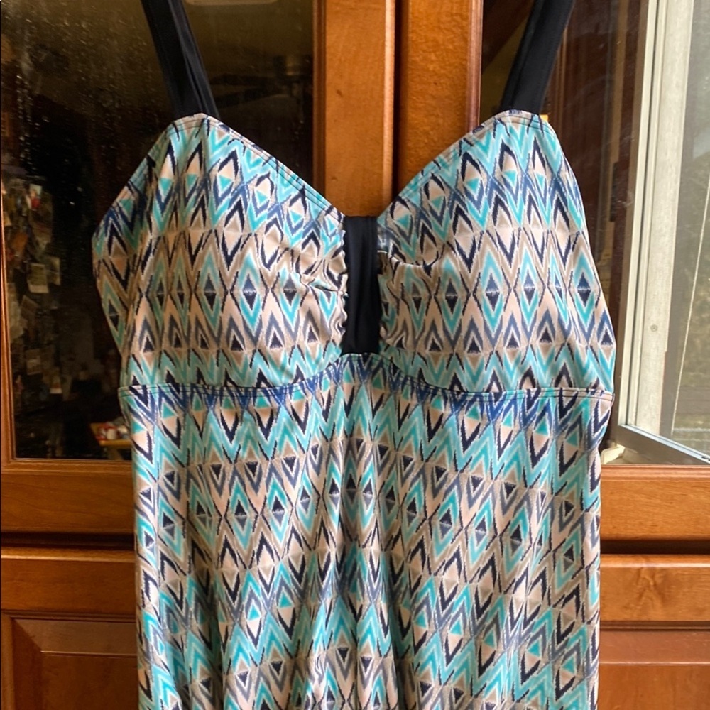 Chic Size 16 Geometric Print Swim Top with Black Straps Summer Beach Modest Vaca